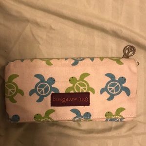 Bungalow 360 sea turtle wallet